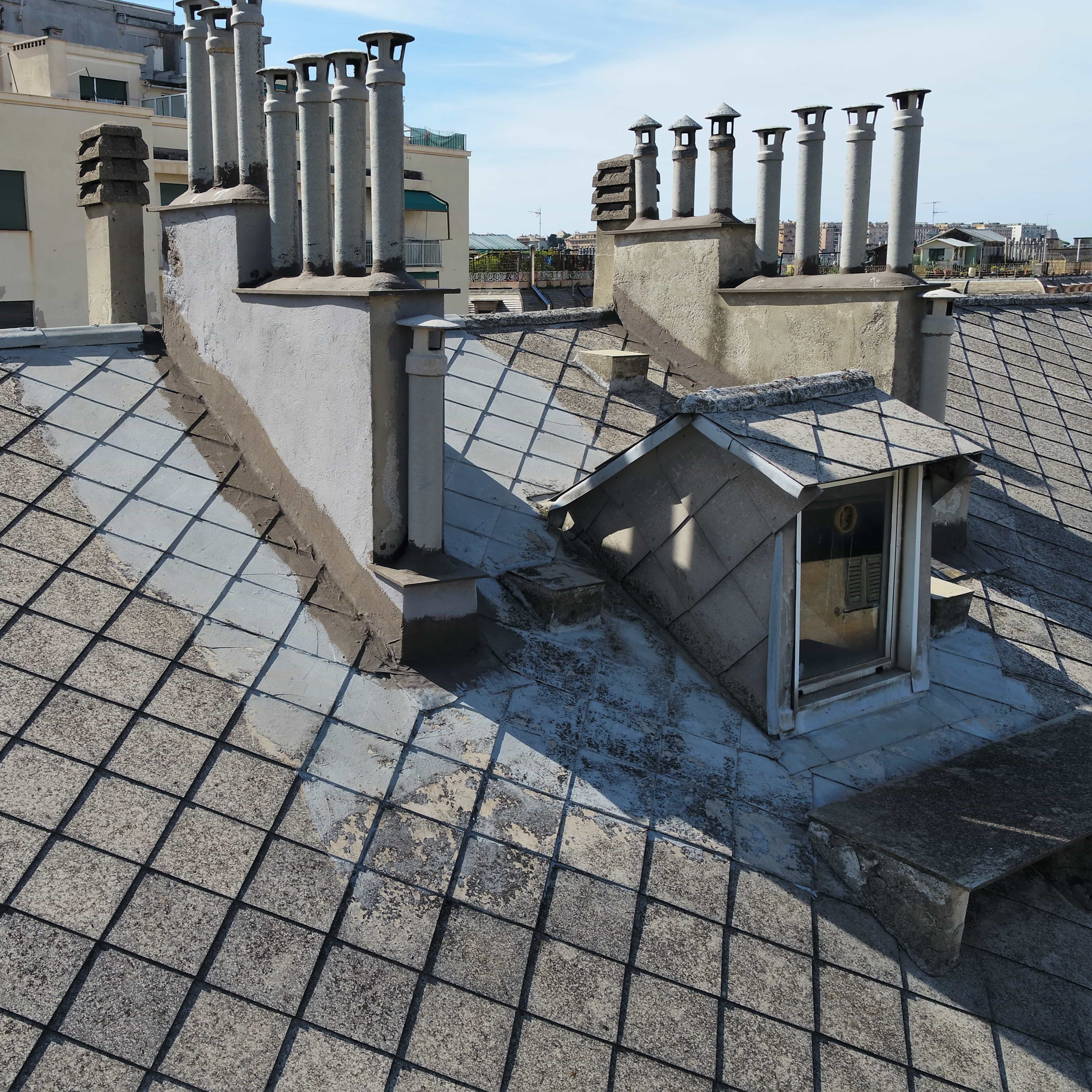 ispezioni-edilizia-con-drone Ispezione di un tetto di un palazzo con il drone
