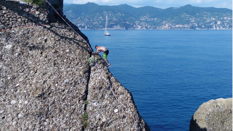 Red Bull cliff diving portofino dal drone